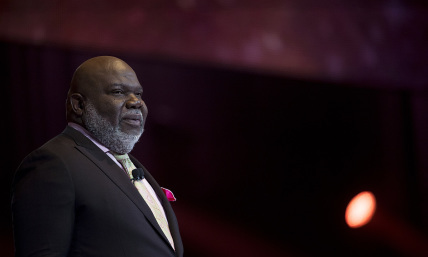 Former youth pastor claims TD Jakes tried to kiss him too