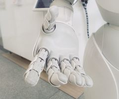 AI counterfeits: Kids falling in love with robots is a real trend
